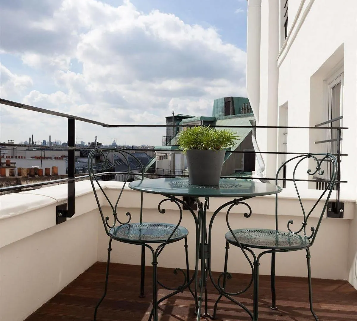 Hotel Des 3 Poussins Paris Fransa